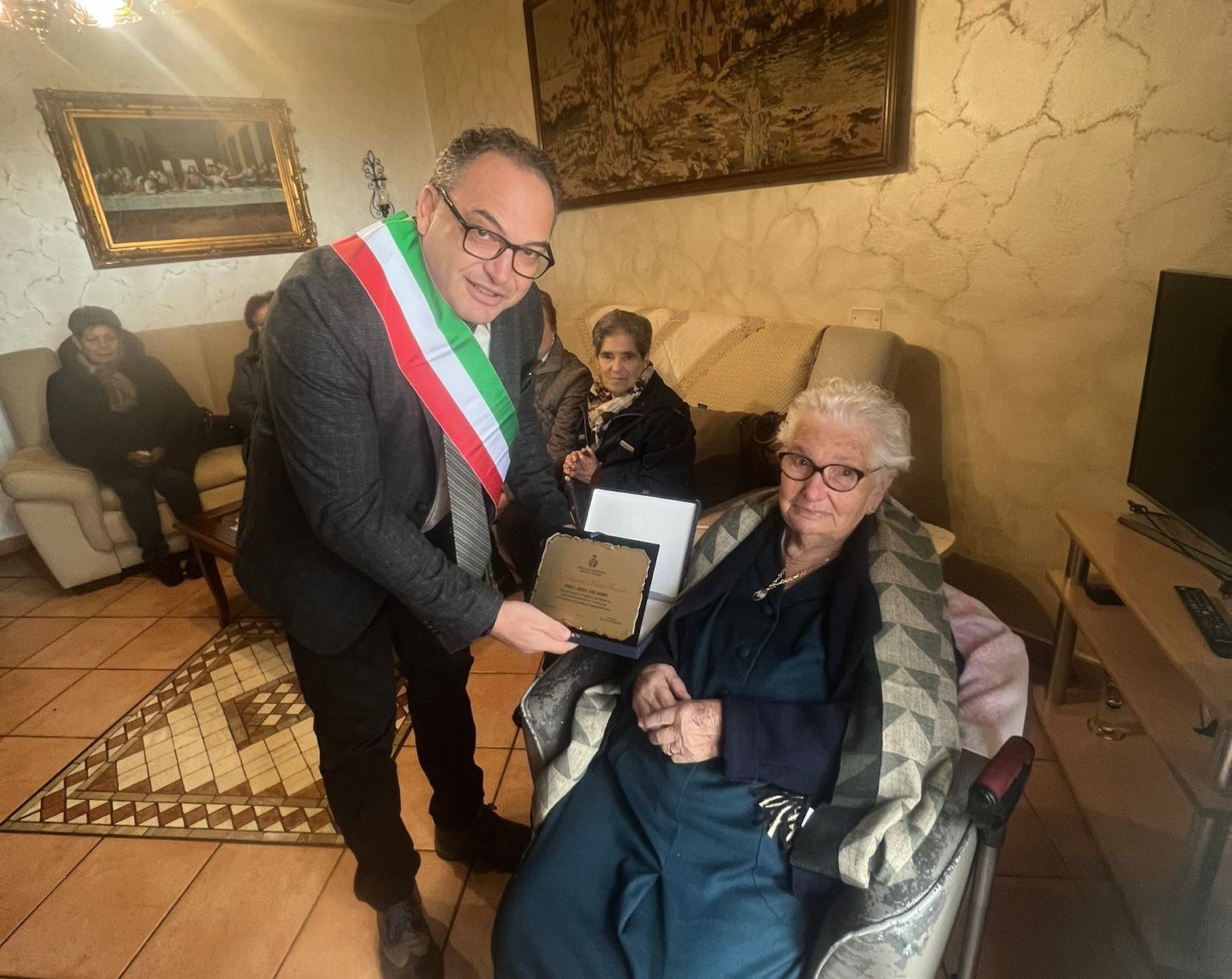 La Calabria dei centenari. Ad Acquaformosa nonna Maria festeggia il primo secolo di vita