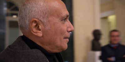 Franz è il suo nome e ha provato a vincere alla Provincia di Cosenza. Ha perso per fuoco amico di un ospizio di svaniti chiamato centrosinistra