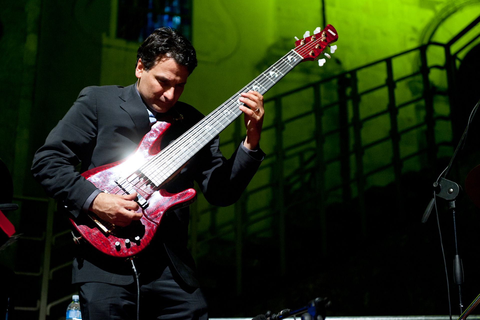 Cresce l’attesa in Calabria per il grande bassista John Patitucci