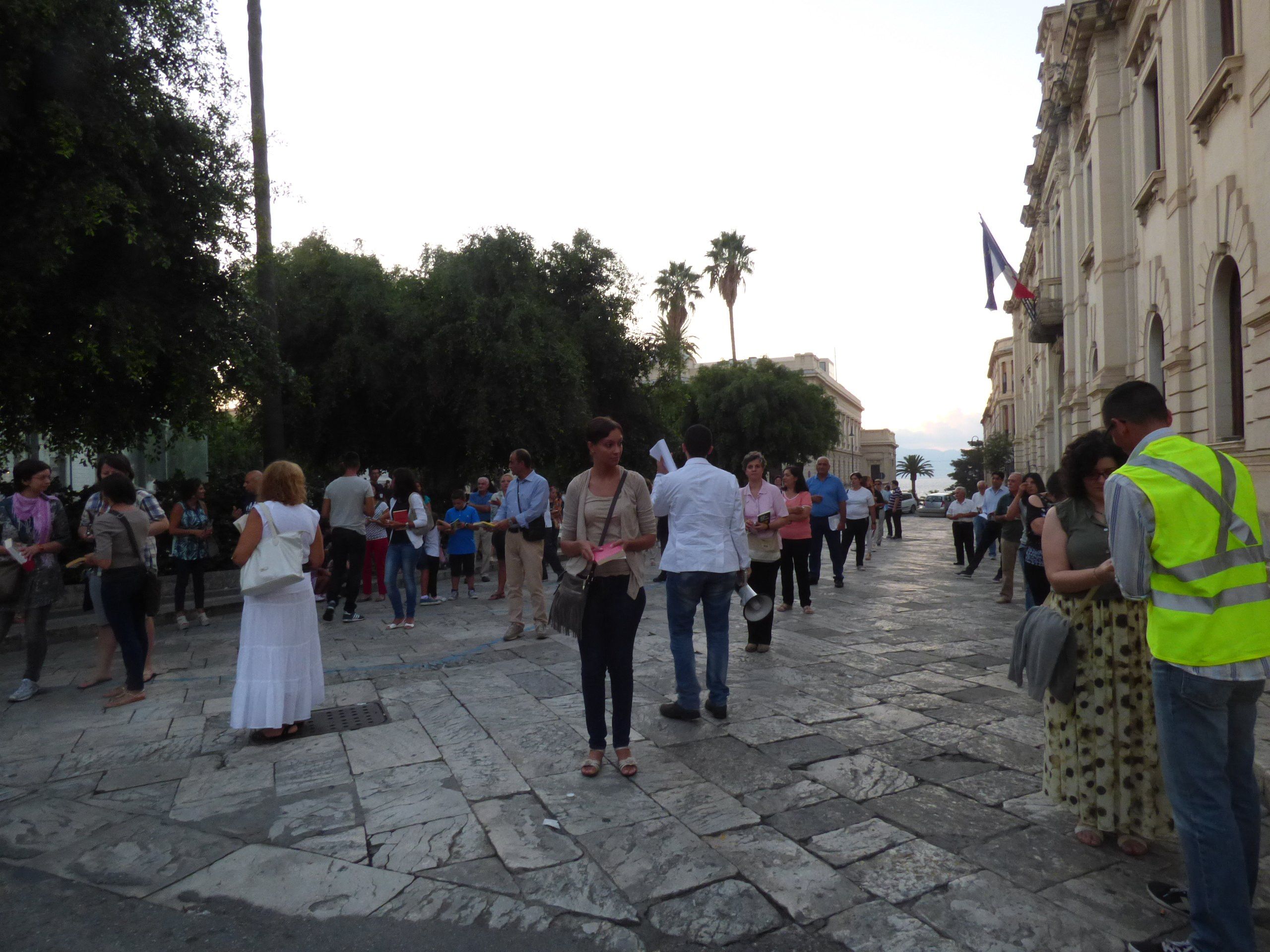 Reggio, contestate le “sentinelle in piedi”