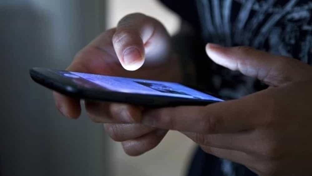 Smartphone a scuola, gli insegnanti scelgono un approccio soft