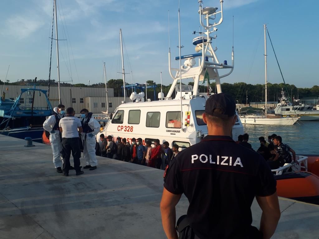 Sbarchi a Roccella, fermati 7 scafisti. Dall’inizio dell’anno sono 57 gli arresti