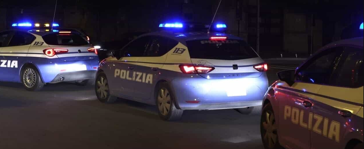Fuga contromano e cocaina in auto: due arresti