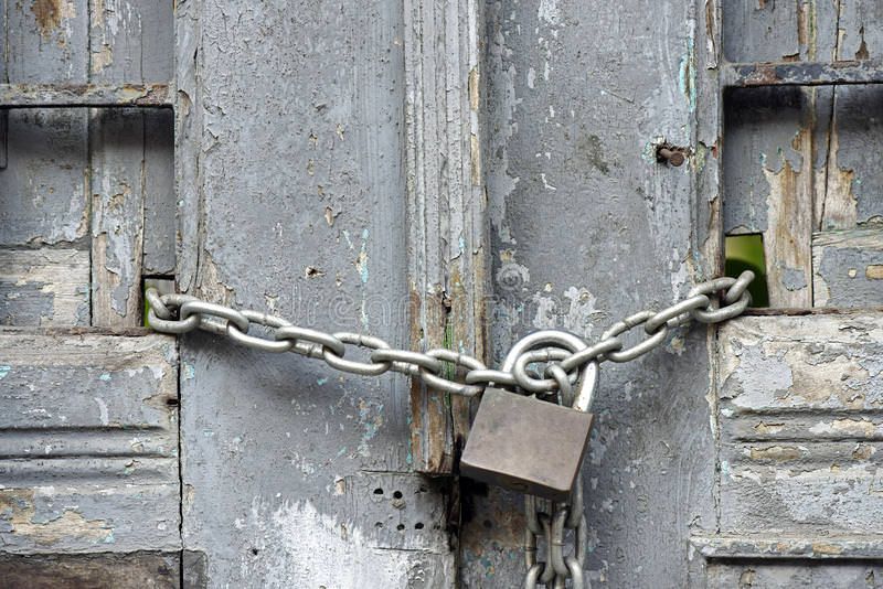 Porte chiuse a Crotone per i "dissidenti" del Pd