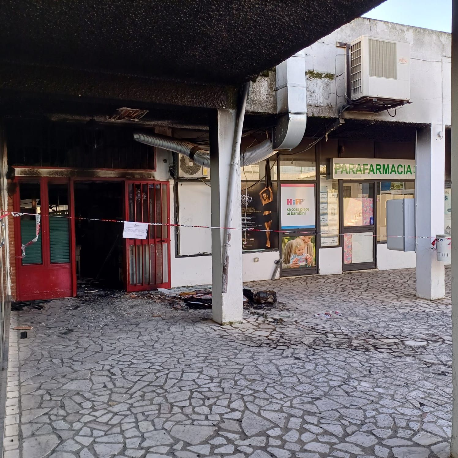 Marina di Sibari, un incendio ha distrutto uno storico bar