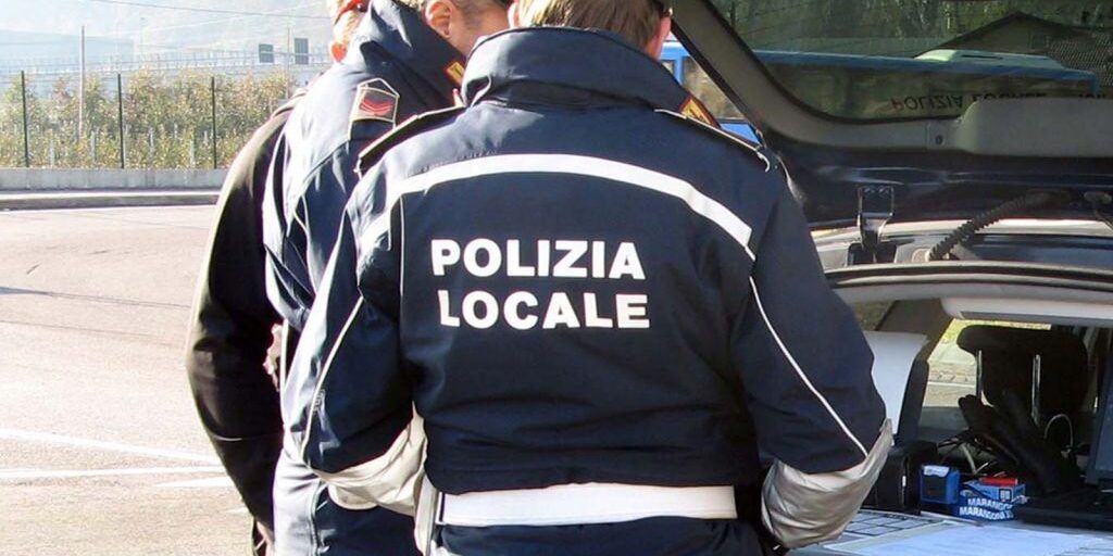 Reggio, lotta all’abusivismo commerciale. Sanzioni per oltre 20.000 euro e sequestri di merce