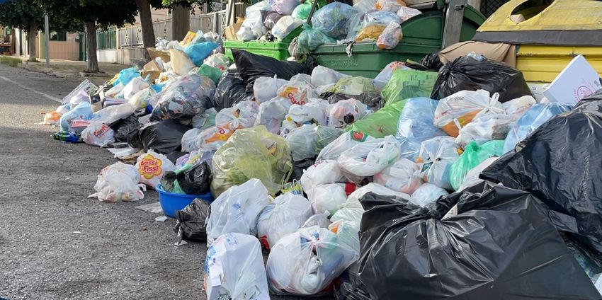 Nuova emergenza rifiuti nella Sibaritide. Stasi: «Pagamenti regolari, il problema sono le discariche chiuse»