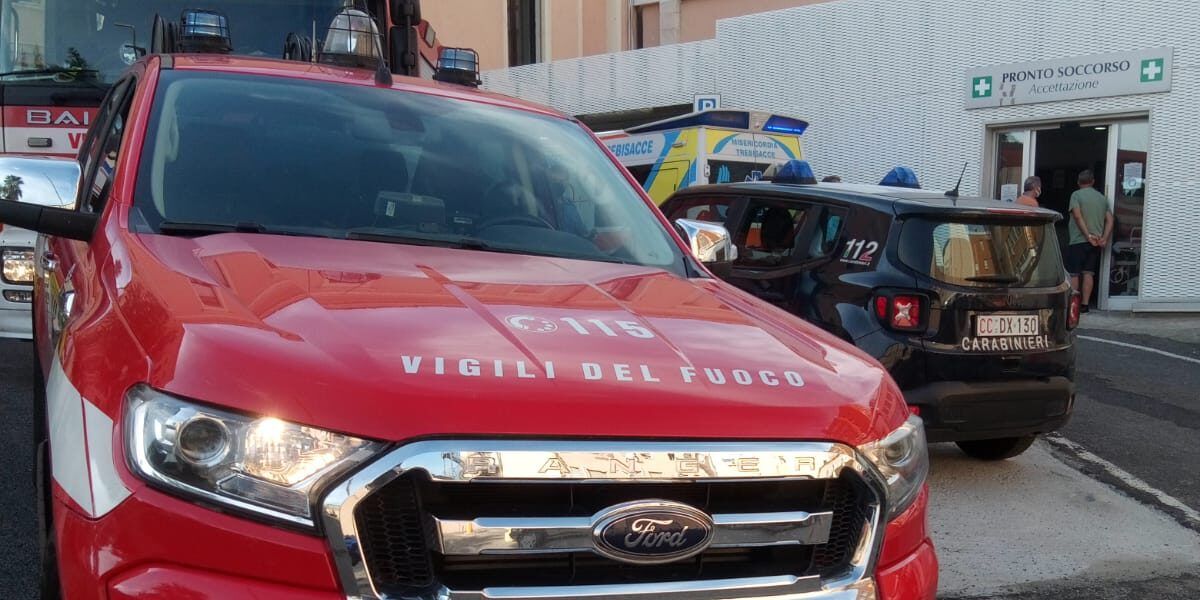 Dramma sfiorato all’ospedale di Corigliano, paziente appicca il fuoco al materasso
