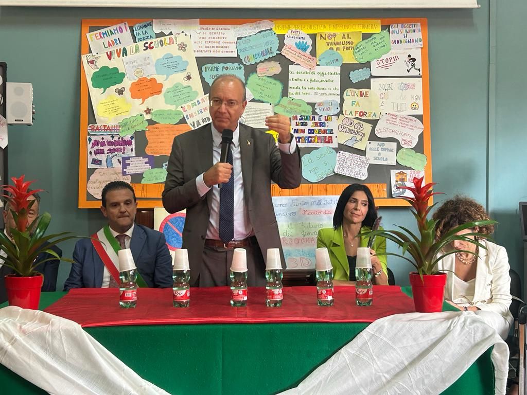 Valditara nella Locride: «Qui investiremo risorse importanti». I sindaci: «Giornata storica»