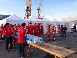 A Crotone lo sbarco di 740 migranti