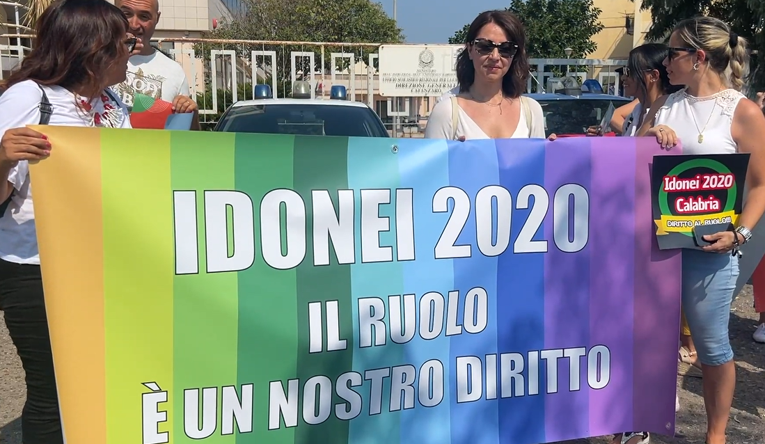 Catanzaro, flashmob dei docenti idonei concorso ordinario 2020
