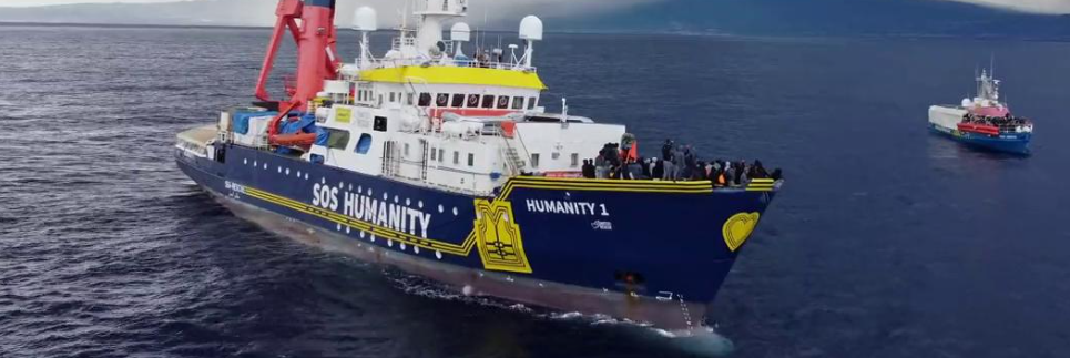 Migranti: in 77 in arrivo a Crotone. L’ong denuncia spari dai libici