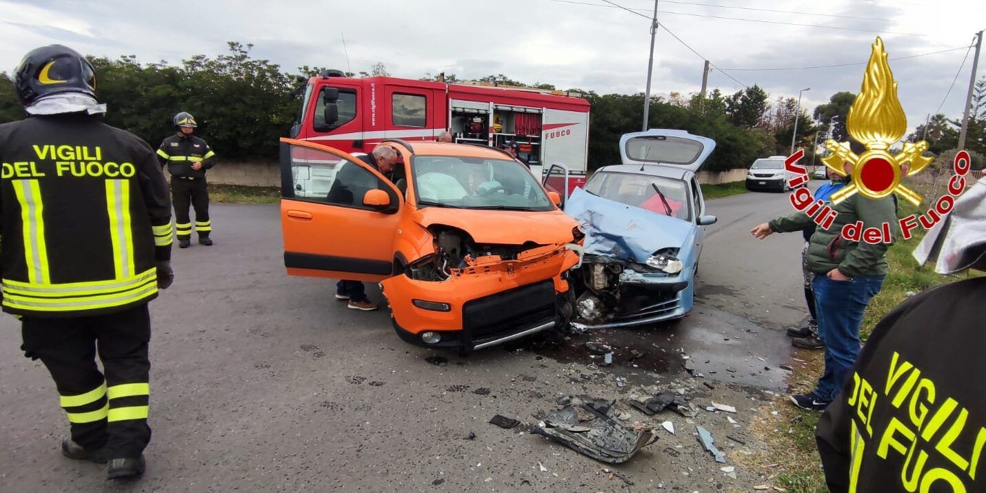Scontro frontale a Isola Capo Rizzuto: ferite due donne e una bambina