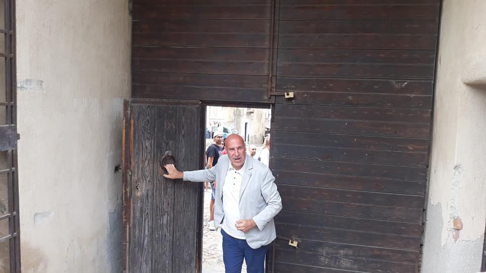 Crotone, Voce riapre le porte del Castello ai turisti: «È il giorno della festa, basta polemiche» – VIDEO