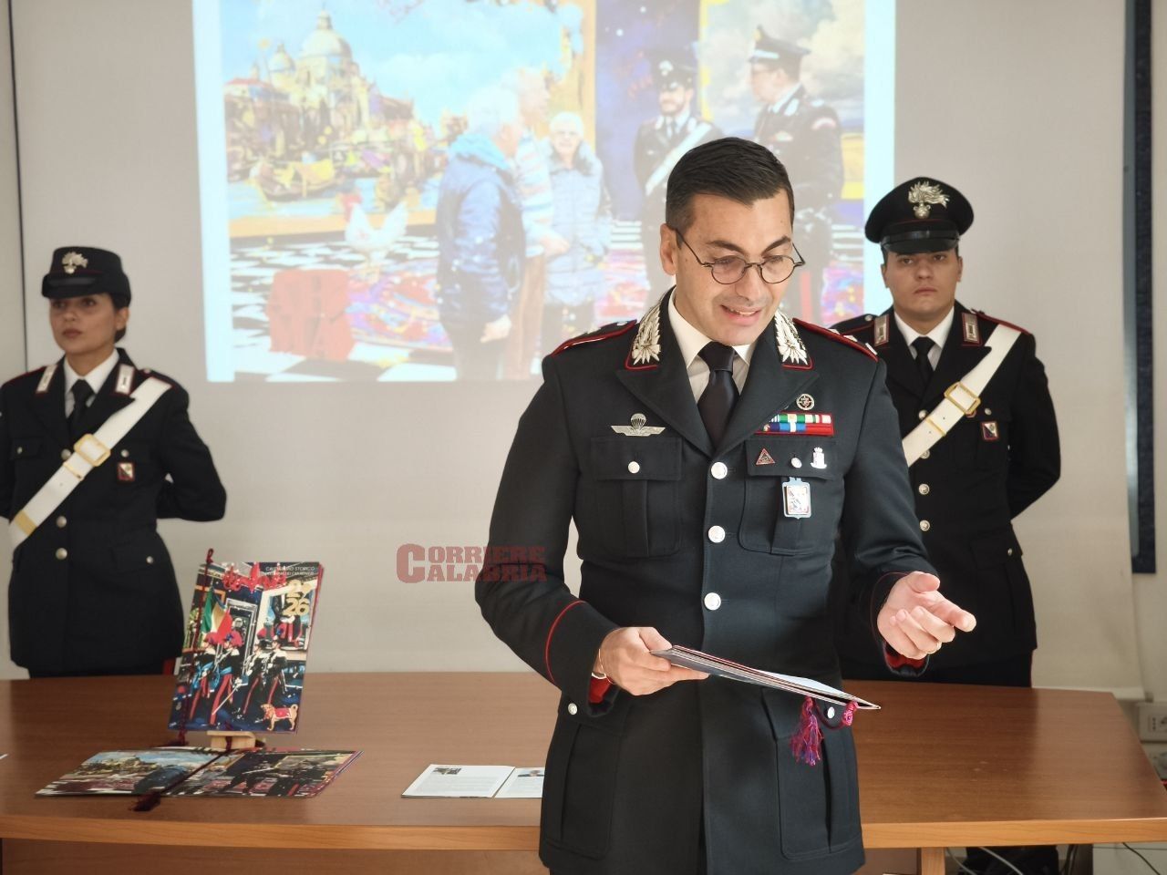 Un omaggio agli «eroi quotidiani» in divisa: presentato a Vibo il calendario storico dei Carabinieri – FOTO