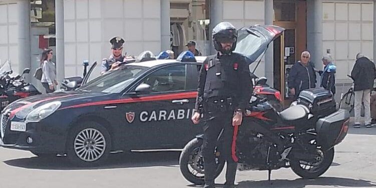 Evade dai domiciliari e ruba in un ristorante, arrestato