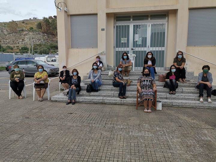 Incendio area Comunia, il Prefetto incontra l’assemblea permanente dei cittadini