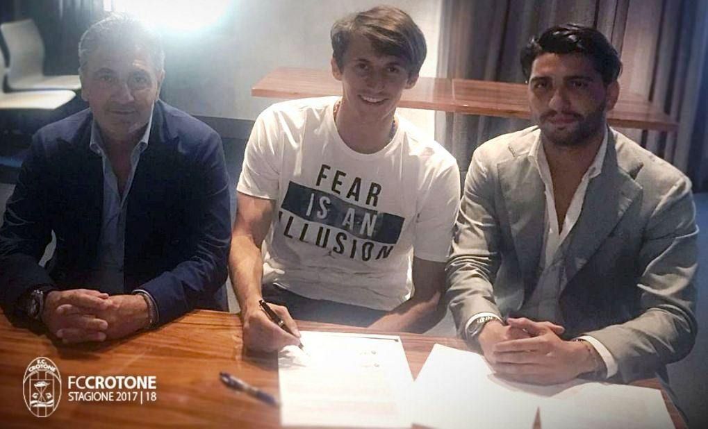 Crotone, Budimir firma. Assalto a Crisetig e Trotta
