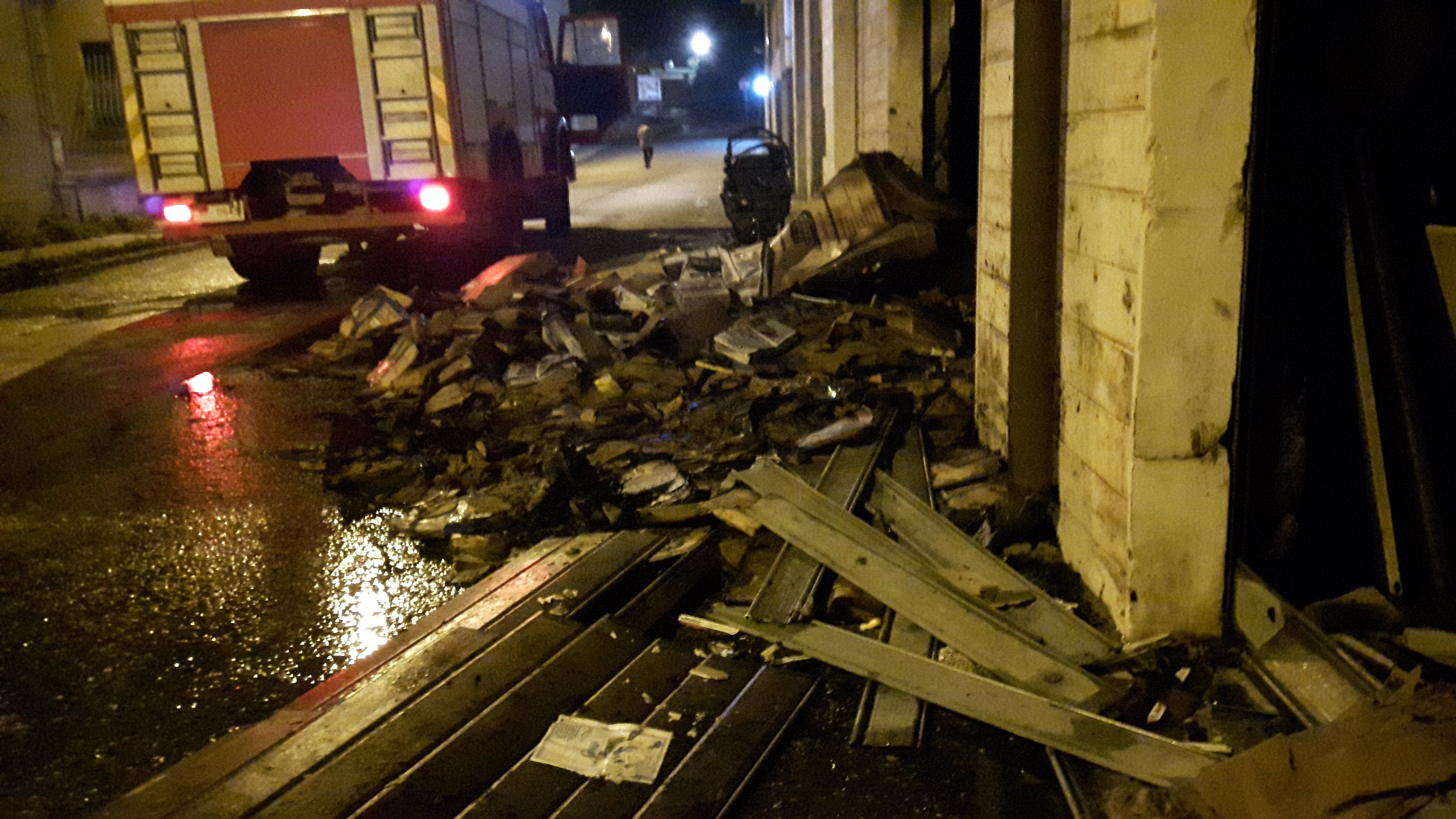 Incendio distrugge deposito di Tiberio Bentivoglio