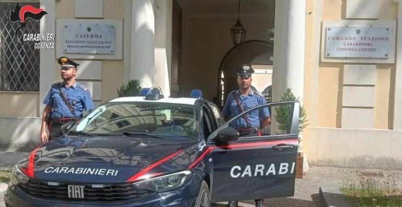 Nascondeva la droga in casa, arrestato un 38enne a Cosenza
