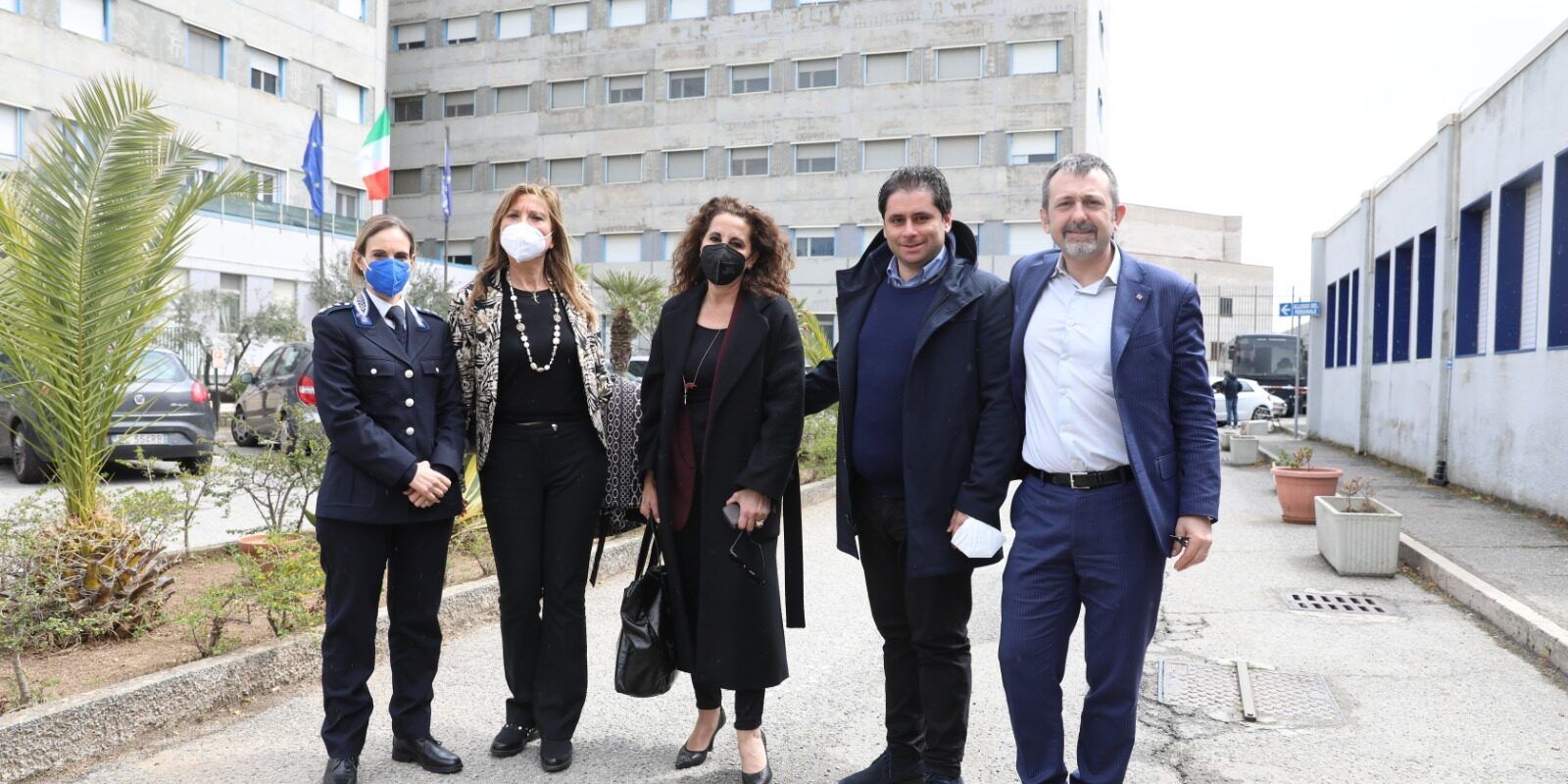 Catanzaro, Fratelli d’Italia visita il carcere: «Qui per dire al personale che lo Stato è dalla loro parte»