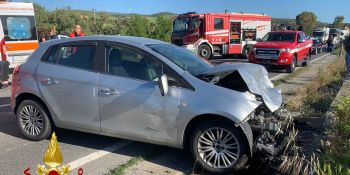 Incidente sulla Statale 106 a Strongoli Marina, tre feriti: uno è grave