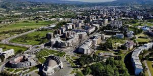 Rende, tredicenne egiziano trova una borsa con denaro e la restituisce al proprietario