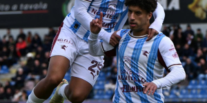 Crotone-Salernitana 0-1, per gli Squali sfuma il sogno aggancio: Achik decide allo Scida