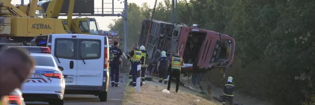 Tragedia in Ungheria, bus si ribalta: 12 vittime