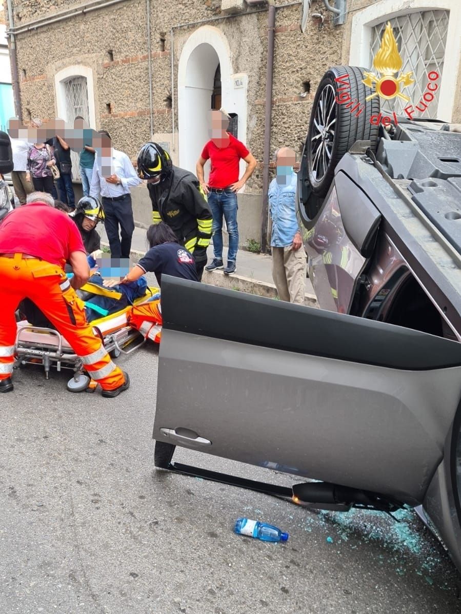 Lamezia, scontro tra due auto: un ferito
