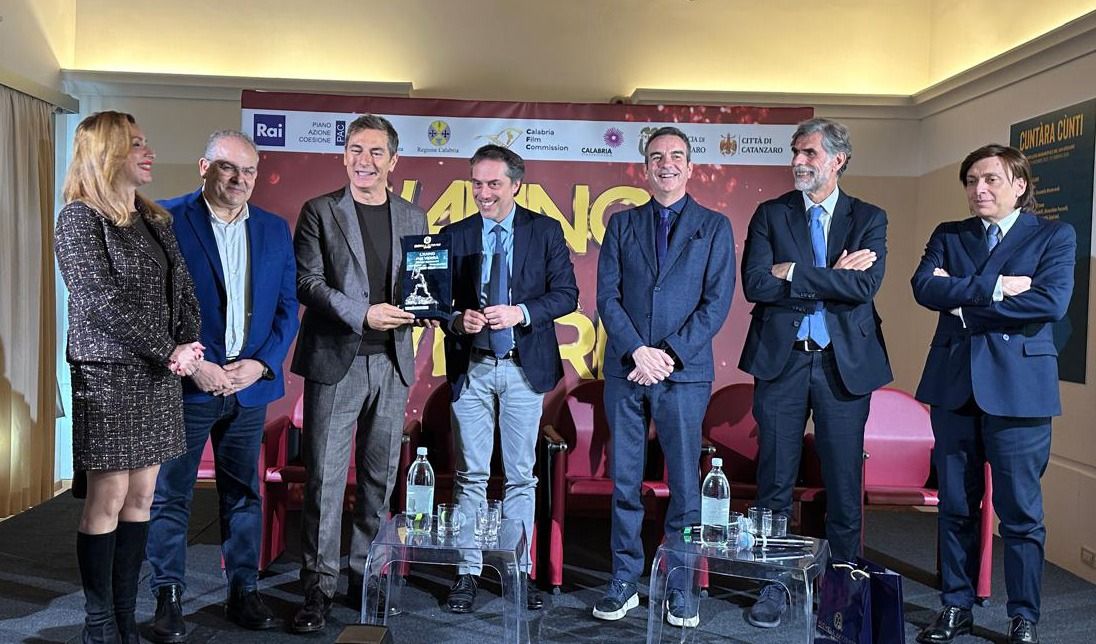 Capodanno Rai, il Cavatore d’Argento di Michele e Antonio Affidato consegnato a Marco Liorni