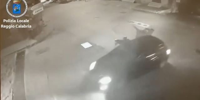 Reggio Calabria, auto pirata investe due sedicenni: individuato il conducente