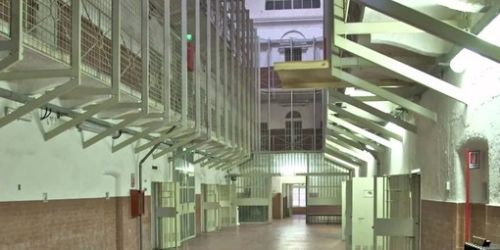 La coca liquida nei libri e la gang di sudamericani in carcere a Ivrea. «Come su un set hollywoodiano»