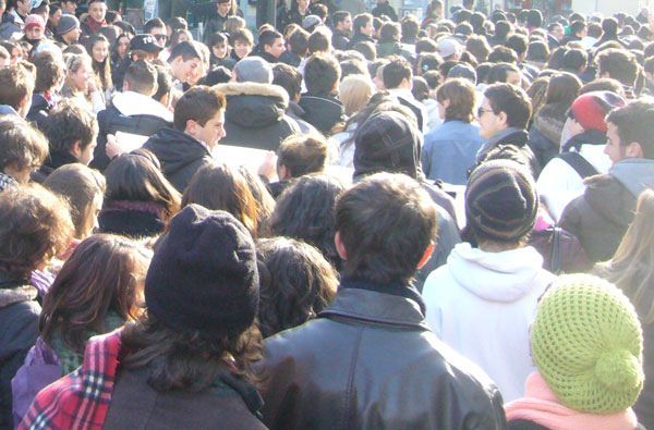 Gli studenti di Vibo contro carenze strutturali e caro biglietto