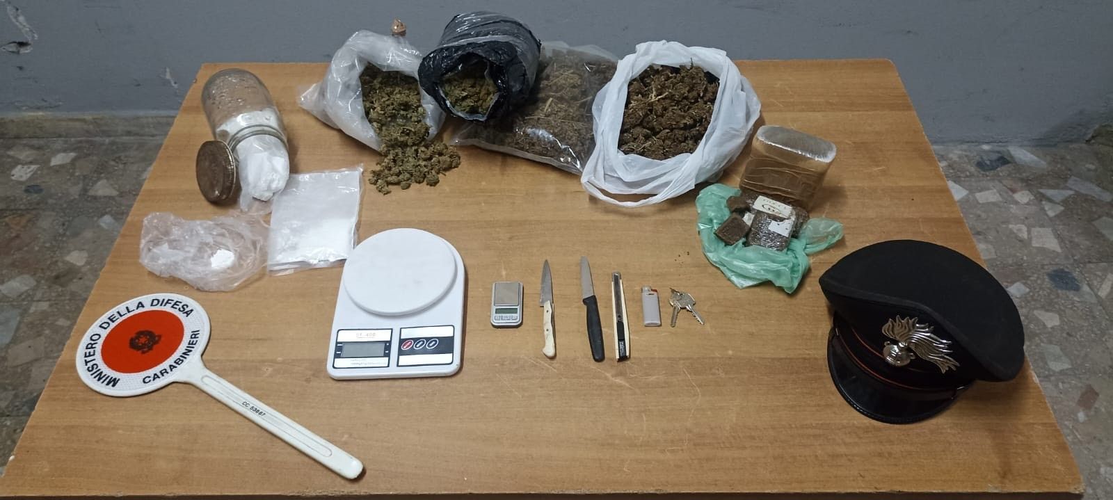 Nascondeva circa 2 kg di droga in garage, un arresto nel crotonese