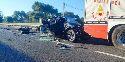 Tragedia sulla Jonio-Tirreno: scontro tra auto e camion, muoiono padre e due figlie. Ferita gravemente la madre