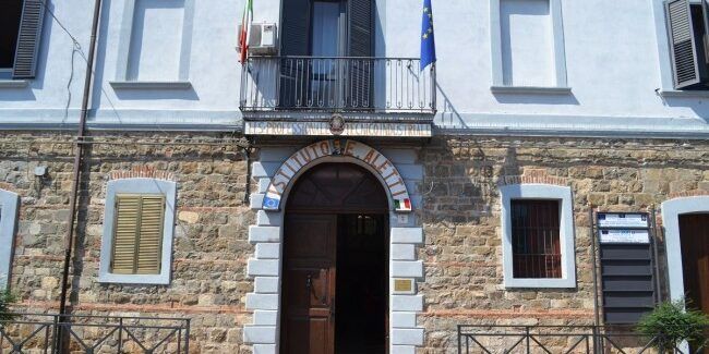 Presunte molestie sessuali a studentesse, arrestato un prof a Trebisacce