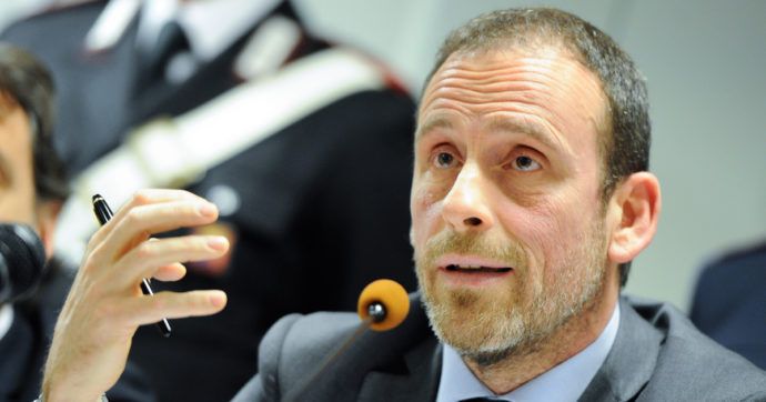 Il pm Guido a Cosenza incontra gli studenti del “suo” liceo Fermi: «Lo Stato è più forte della mafia»