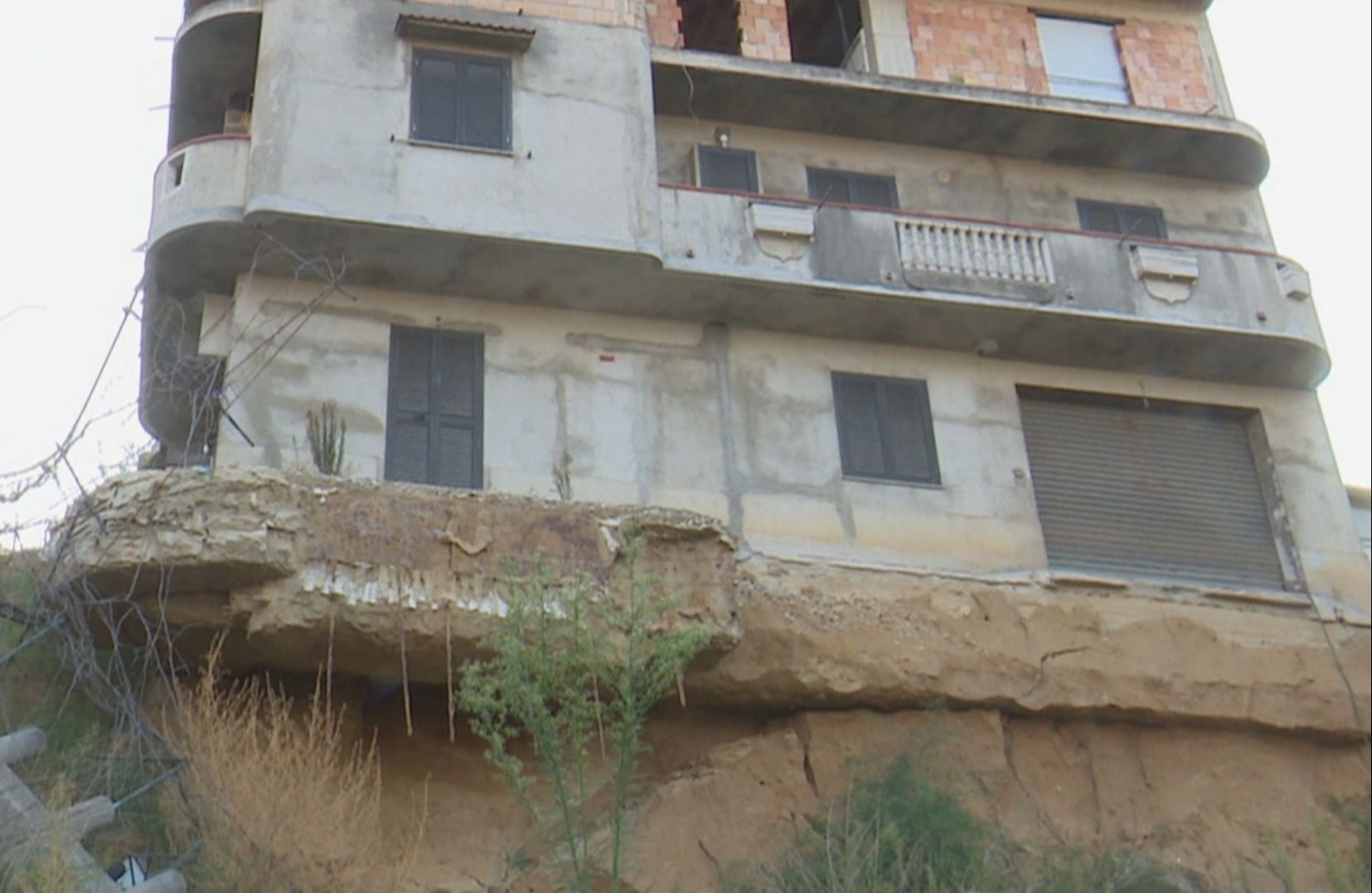 Frana a Rosarno, a oltre un anno e mezzo ancora senza casa le famiglie di via Pitagora