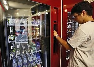 Distributori automatici di alcolici, 26mila euro di multe a Cosenza
