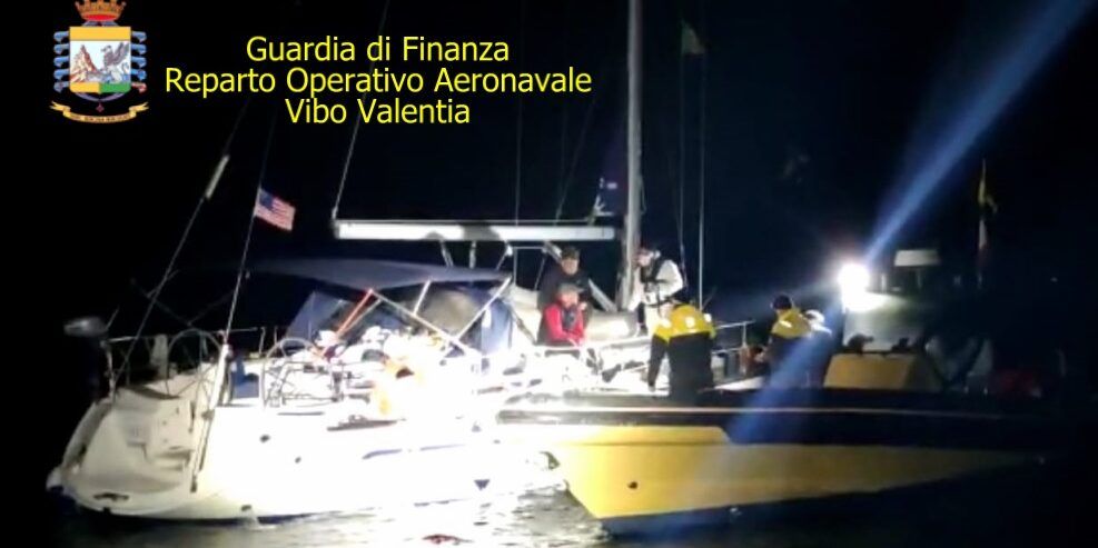 Isola Capo Rizzuto, sbarcati 67 migranti. Arrestati due scafisti