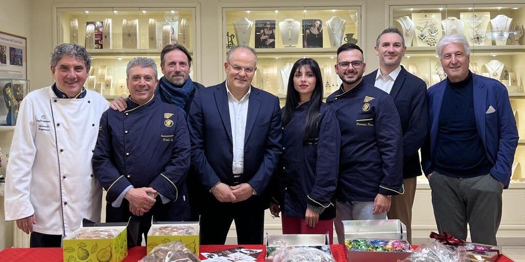 I pasticceri reggini omaggiano l’orafo Michele Affidato