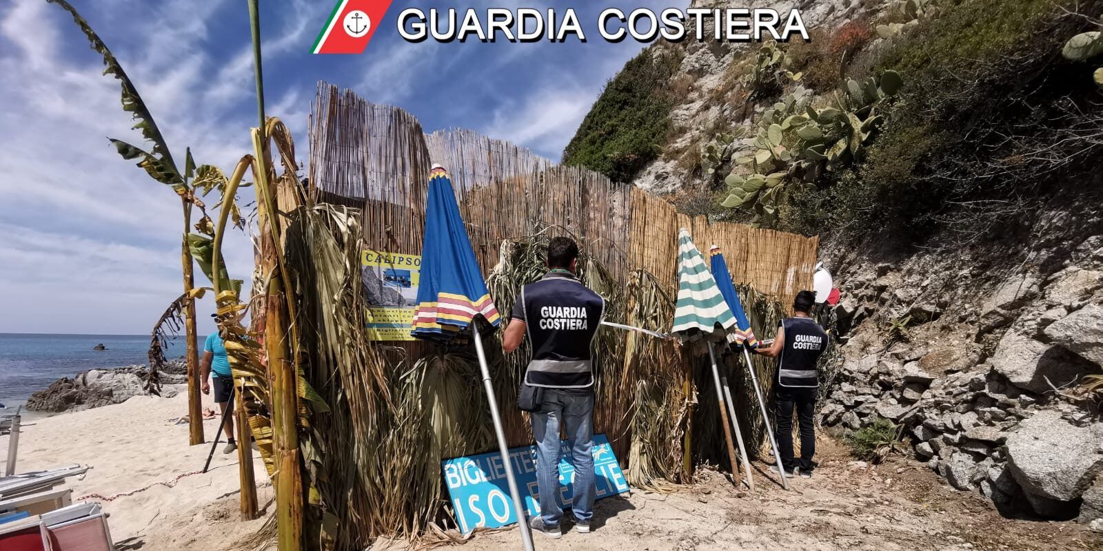 Vibo, la guardia costiera sequestra una struttura abusiva in località Grotticelle – FOTO