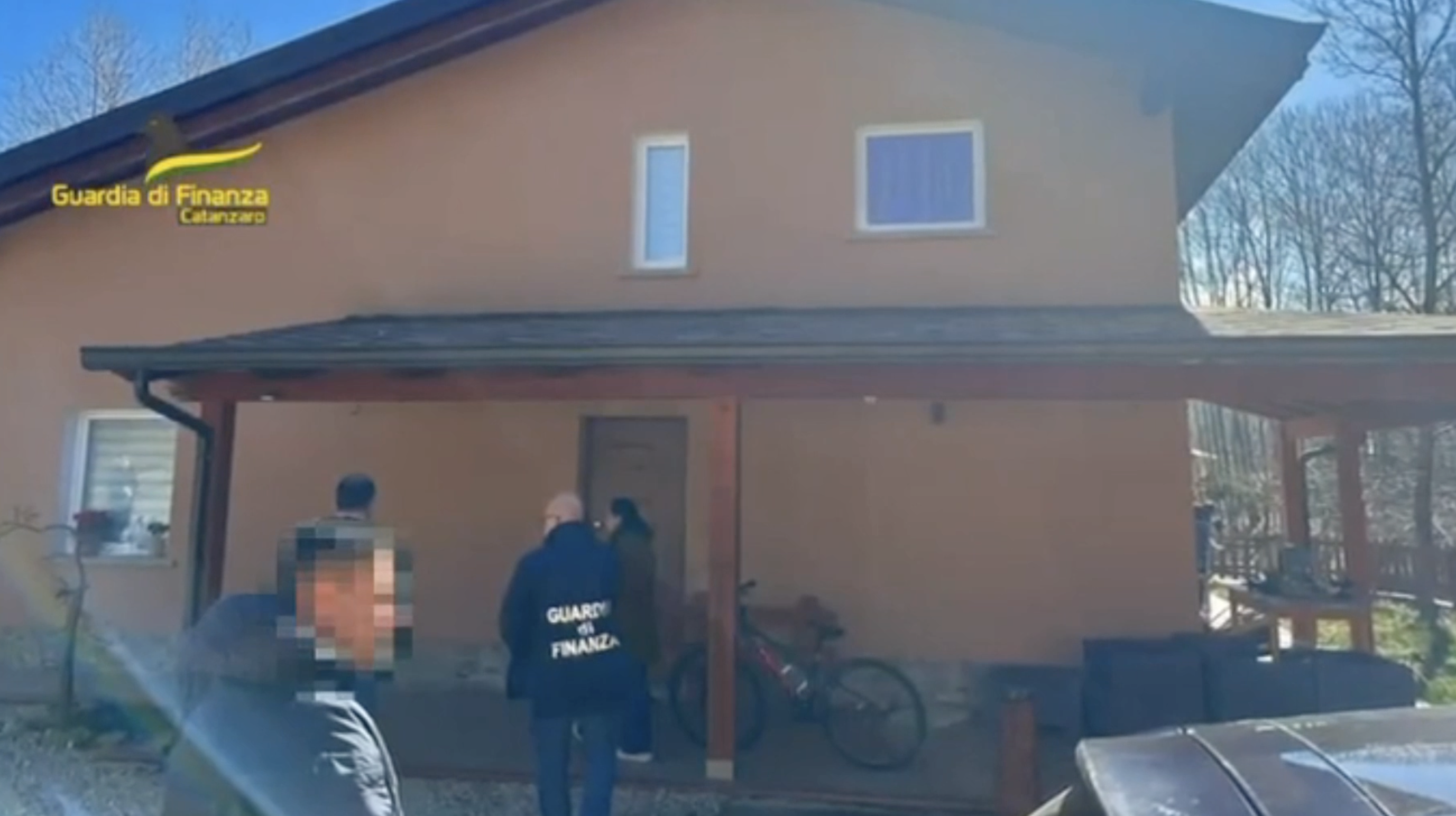 ‘Ndrangheta, sigilli a beni per 850mila euro a un affiliato alla cosca Scalise – VIDEO