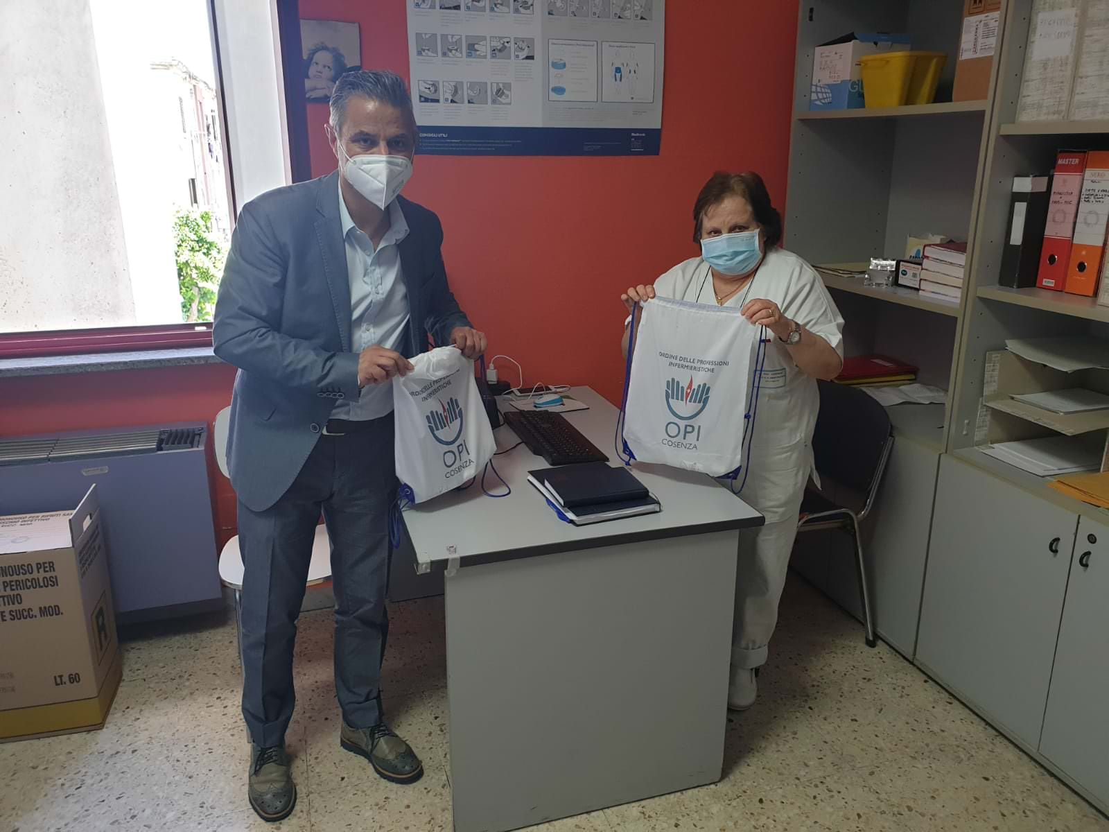 «Ci arrivano ancora tante mascherine ma i Poliambulatori non sono pronti»