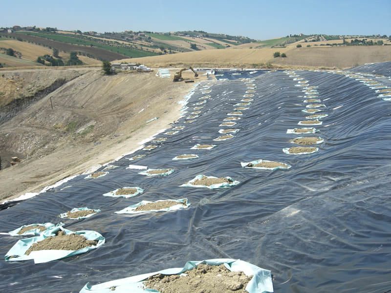 «Strane scelte sulle discariche da bonificare»