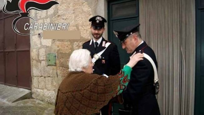 Catanzaro, finta raccolta fondi: denunciate due persone