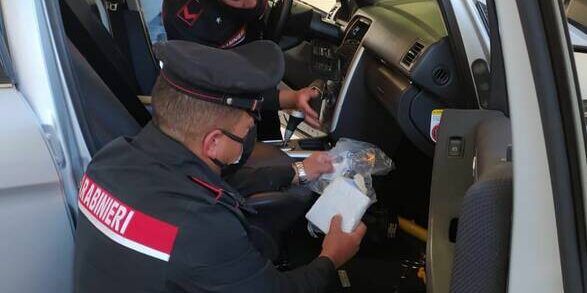 Gioia Tauro, sequestrati 100 panetti di cocaina: sul mercato valevano 7 milioni