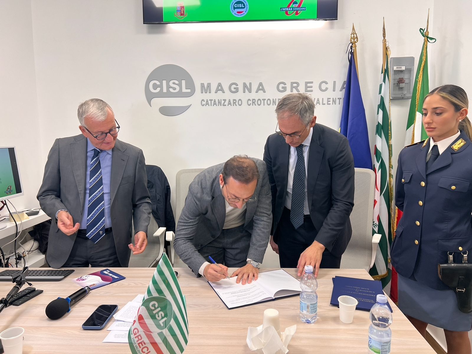 Una rete per proteggere i più fragili: a Catanzaro siglato il protocollo d’intesa antiviolenza tra Cisl Magna Grecia e Questura