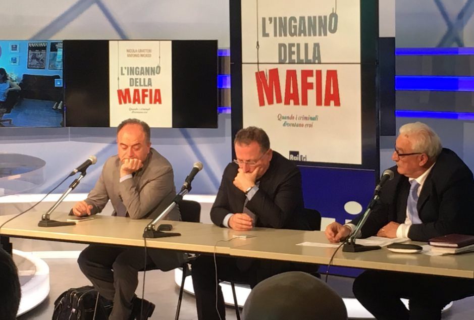 Gratteri: «Le mafie comprano tutto. Anche l’informazione»